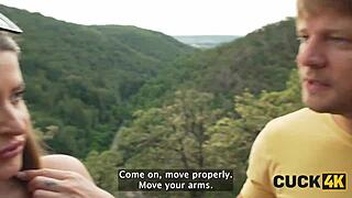 Bože, manžel priniesol dvoch chlapov s veľkými kurcami aby buchali ženu v lese! 😲