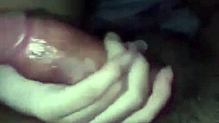 entrego mi culo virgen a mi padrastro a cambio de unos dólares, she offers.