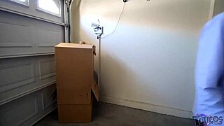 Küçük 18+ Filipinli genç seks bebeğimi eğlenceli zamanlar için açıyorum