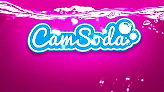 madrastra revienta a su hijastro masturbándose y lo hace correrse en sus bragas