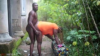 Stemor fanget ute, latina får stor svart kuk i doggystyle