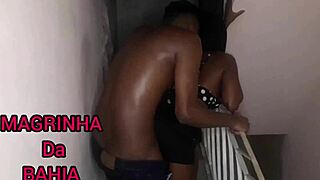 aquela foda rapida com uma prostituta jovem no predio em obras ao ar livre