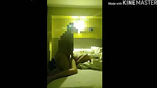 Sentindo o prazer intenso de foder a bunda dessa anfitriã profundamente