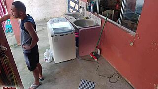 a patroa saiu e a empregada nao resistiu ao meu pau ereto, foi tao intenso