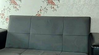 Se denna söta gay sissy med stora röven bli knullad