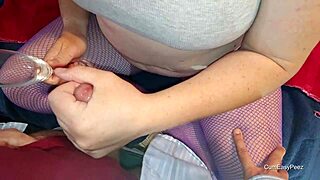 Извращенные аматоры в чулках играют со спермой и мочой крупным планом