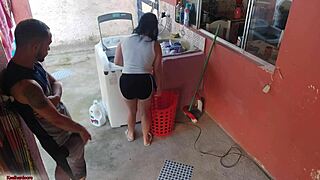 a patroa saiu e a empregada nao resistiu ao meu pau ereto, foi tao intenso