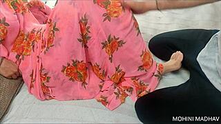 Jeg og stemamma i Oyo-rom feirer morsdag med hindi sex-stemme