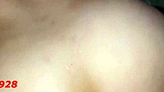 Esposa fudeu com amigo e marido no final da tarde sem camisinha threesome no condom 🔥