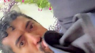 Acción ardiente en jardín mexicano