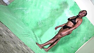 נערה לטינית מלאה 18+ בצילומים מאחורי הקלעים 😊