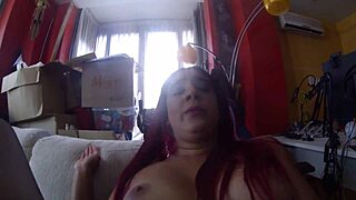 엄청난 섹스: 핥고 박고 얼굴에 사정.