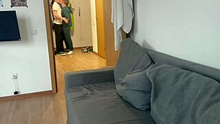 Le di una mamada profunda a mi hermanastro, lamí su semen