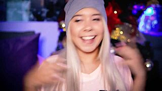 college latina shakes big butt on webcam for teasing fun