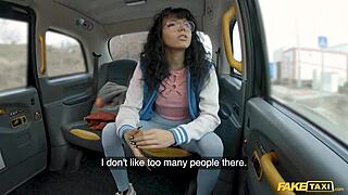 Fake taxi knap 18 teenager har brug for fisse strækning action