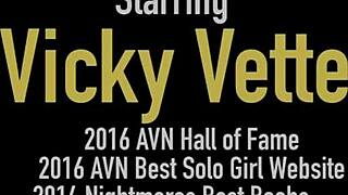 vicky vette dives into julia ann's mature pussy for some fun