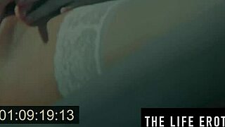 ストッキングの可愛い女の子が激しくオナニーしてるのをこっそり撮った