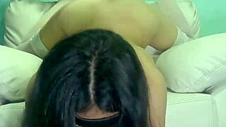 mi amigo tortura mi pussy con dildo gigante y me folla duro