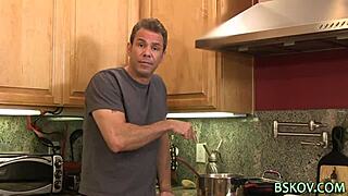 Lily Labeau Terima Keseronokan Oral Hebat Dari Babe Brunette