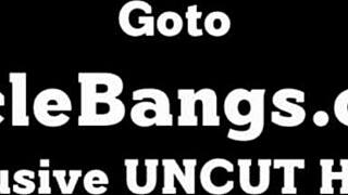 Pastork se uključuje dok pastata jebe starijeg pastorka sa ujakom koji se pridružuje