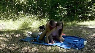 Любительница BBW делает sloppy минет и глотает сперму на большом члене