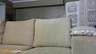 Zayıf Siyah Güzellik Afrika Dökümünde Kıçını Siktiriyor