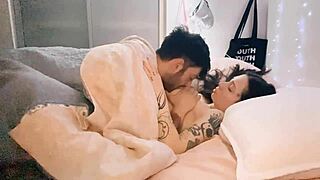 The Chilean couple fucks deliciously in their home.