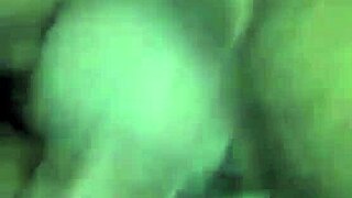 enchendo a boceta da safada de leite