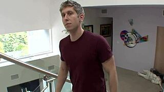 의붓여동생이 의붓오빠한테 박히면서 신음해