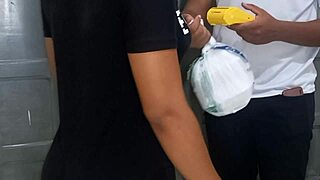 Entregador Fudeu Meu Cuzinho Pra Pagar O Lanche!