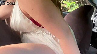 Pinay so horny, she agreed to screw in the car, damn!