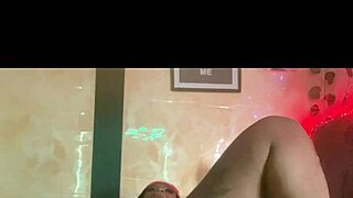 Anitawetpussy screams with wet pussy