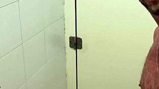 Check out this toilet blowjob compilation with gay guys 😏