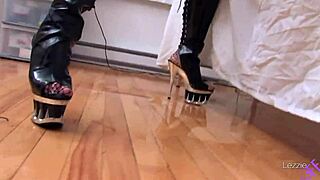 Lezbiyen Hemşire Arkadaşımın Dar Amcığını Yalayayım