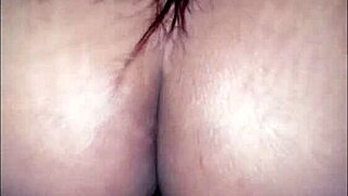 Dívka z mumbajské koleje jezdí ve virálním amatérském videu