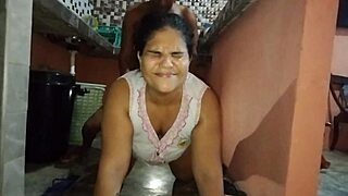 llamo a mi vecino para que me ayude y termino follándome su rica verga y dejando mi deliciosa panocha llena de su leche porno español