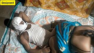 Desi babe masturbates sexy indian style