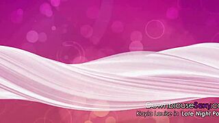 Kayla Louise shows off her cameltoe in leggings during phone sex?