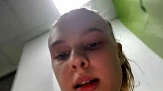 hey, watch me squirt and finger myself at the gym