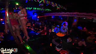 Mi NOVIO nos HACE SEXO en vivo ENFRENTE de TODOS en el ESTABLO de Mexicali!