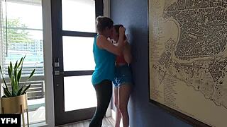 의붓딸아, 돌아와서 가까이서 다시 만나자