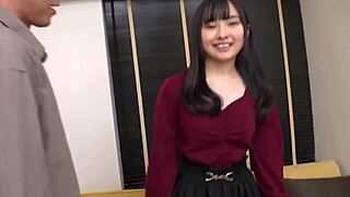 エリートJDモネちゃん、コスプレセックスで中出し準備？パート2待ってる！