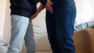 Lehrerin und Student riskanter Sex an Uni.