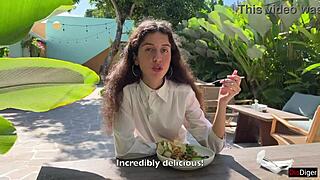 ¿Has visto a una chica comer almuerzo con semen en la cara en público?