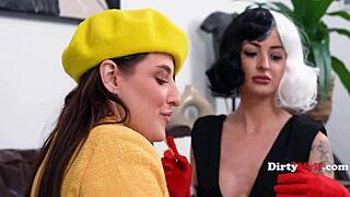 aubree valentine shows off her juicy curves in a casual chat