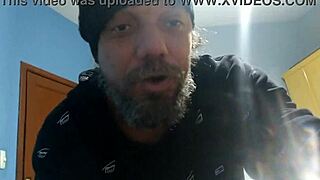 Ensinando para a dany rio a dificil tarefa de filmar o seu proprio seio