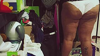Bbw gordita mexicana cleaning room