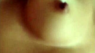 Gatinha vietnamita com peitos enormes é tão selvagem e quente 🔥