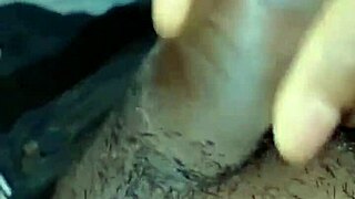 Ссанье и дрочка на публике в унижении