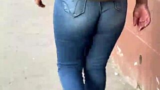Feeling the curves of this latina in tight jeans